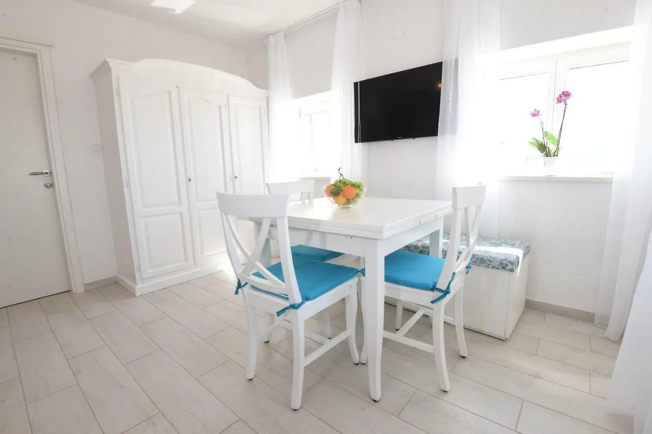 Ferienwohnung Puntamika Laterna Zadar